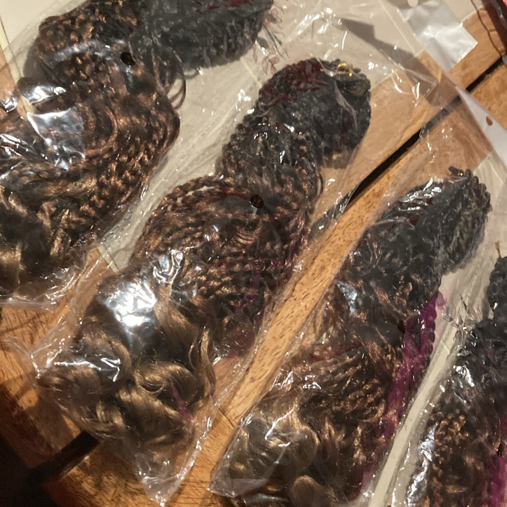 Braiding hair - Picture 15 of 17